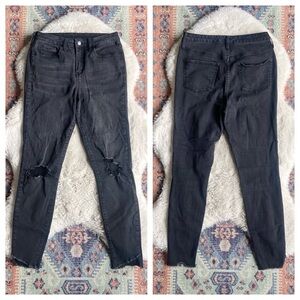 Wild Fable black skinny jean high rise distressed holey knees raw hem size 4